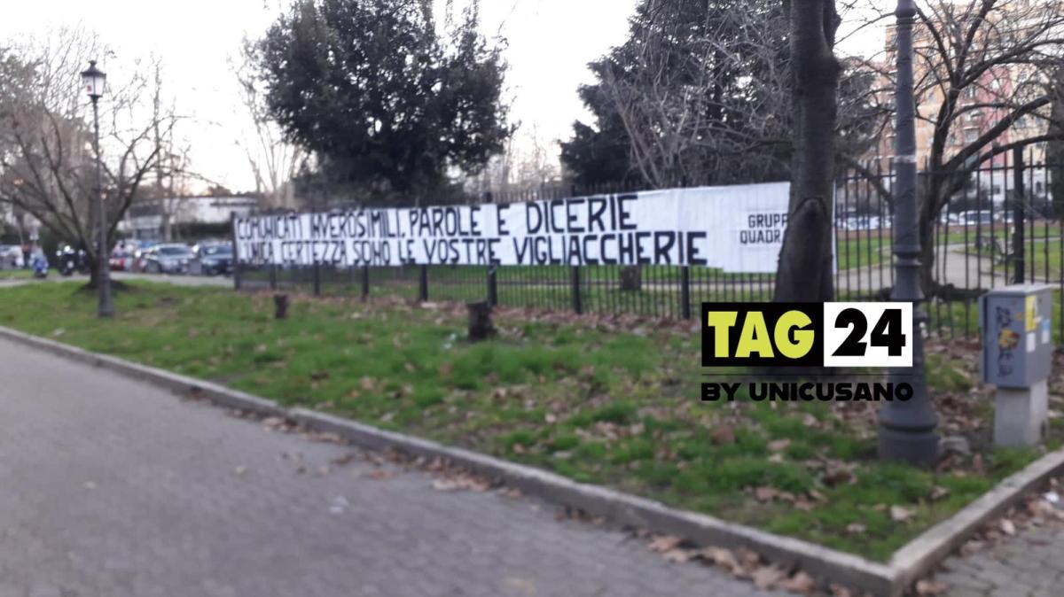 Roma-Verona, clima bollente, fischi e critiche ai giocatori all’arrivo all’Olimpico. I tifosi: “Tifiamo solo la maglia”. E spunta anche uno striscione contro i Friedkin| VIDEO