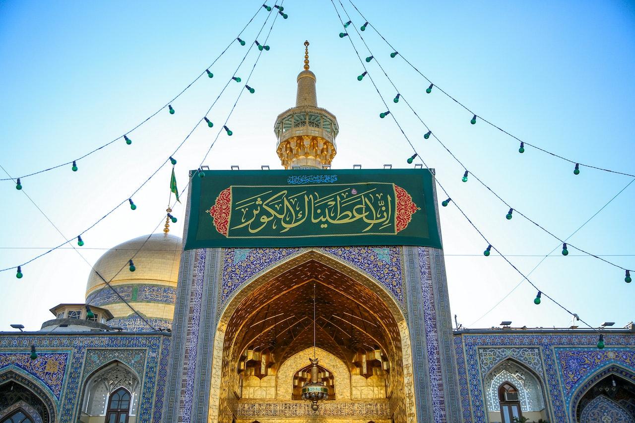 Cosa significa la bandiera nera issata sul Santuario dell’Imam Reza in Iran