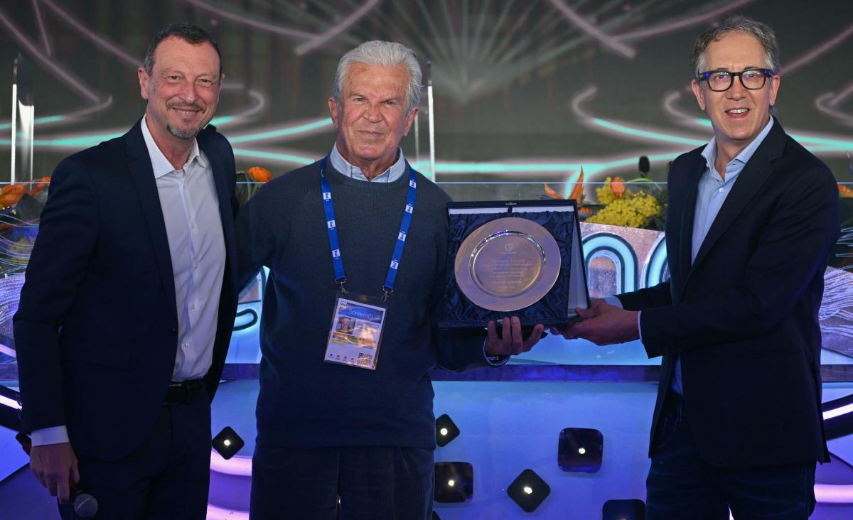 Gaetano Castelli riceve il Premio alla Carriera Città di Sanremo