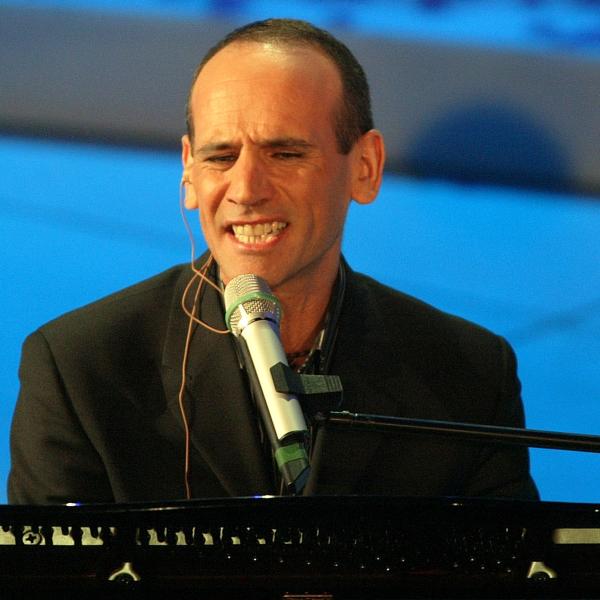 Mario Rosini: da Sanremo 2004 a The Voice Senior, ecco chi è il cantante