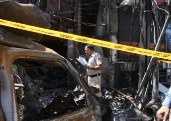 Neonati morti in un incendio a Nuova Delhi, arrestati proprietario dell’ospedale e un medico: “Reparto affollato senza uscite di sicurezza”