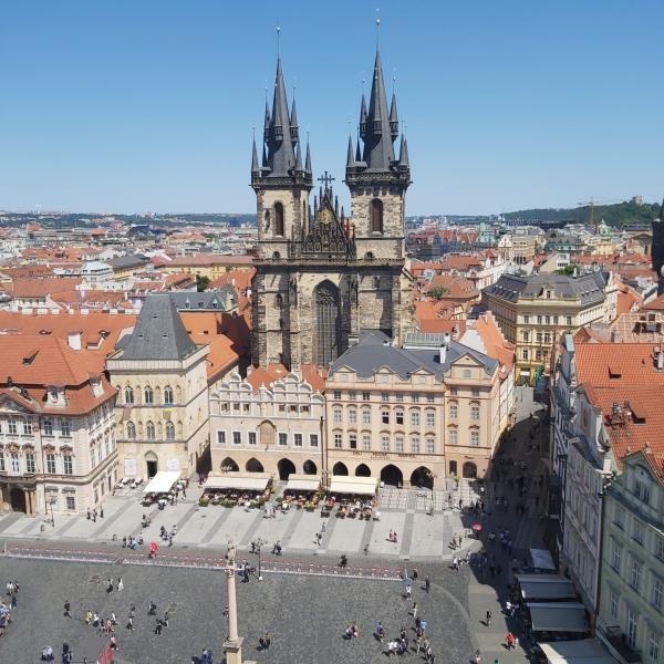 Cosa vedere a Praga in 2 giorni? Posti gratis, dove mangiare e moneta