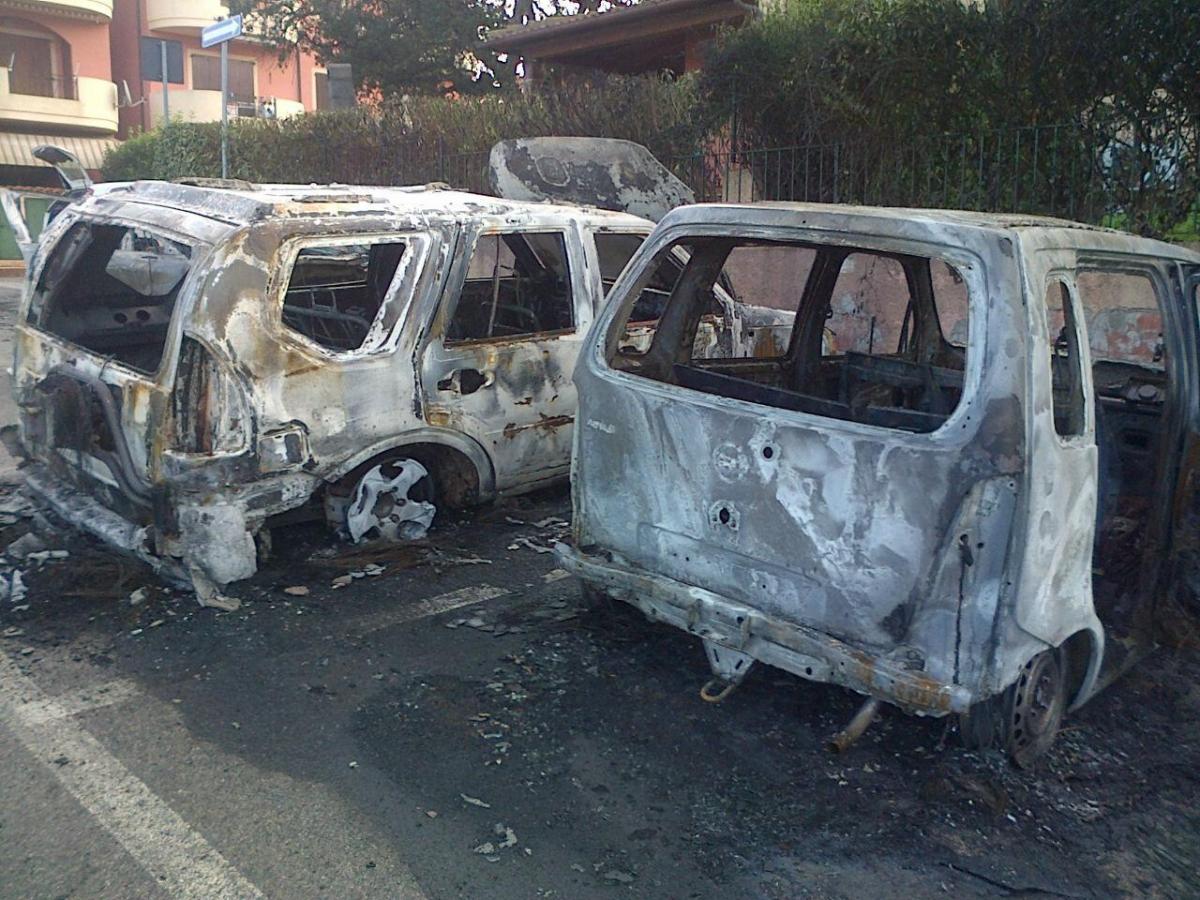 Incendiate tre auto a Genova, non è esclusa la pista anarchica