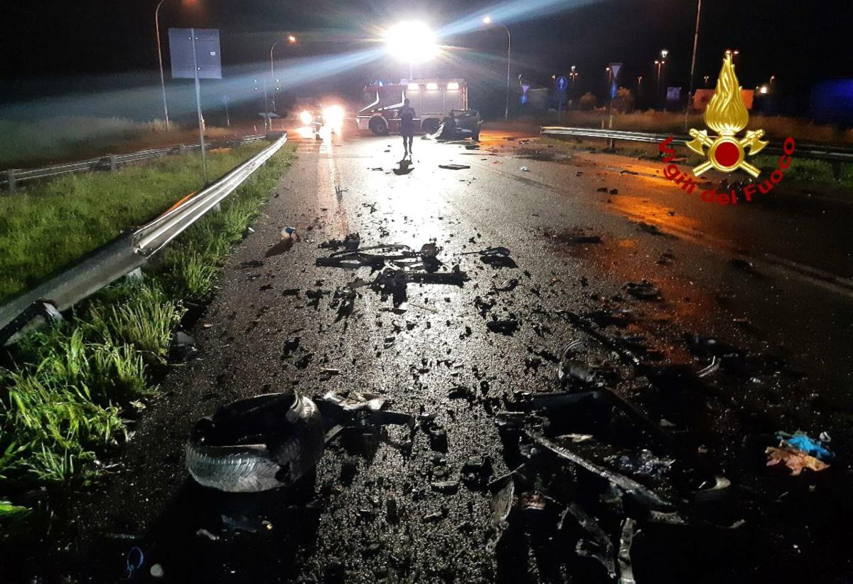 Treviso, drammatico incidente a Godega di Sant’Urbano: scontro tra due auto, morta 19enne