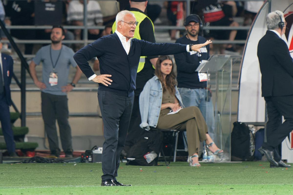 I tifosi del Cagliari deridono il Bari: “Serie B!”. Ranieri li rimp…