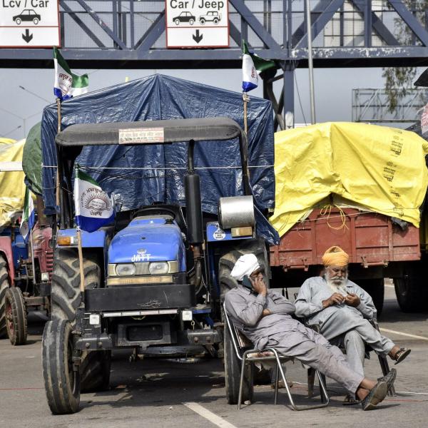 India, agricoltori rifiutano l’offerta del governo. Riprese le proteste a Delhi