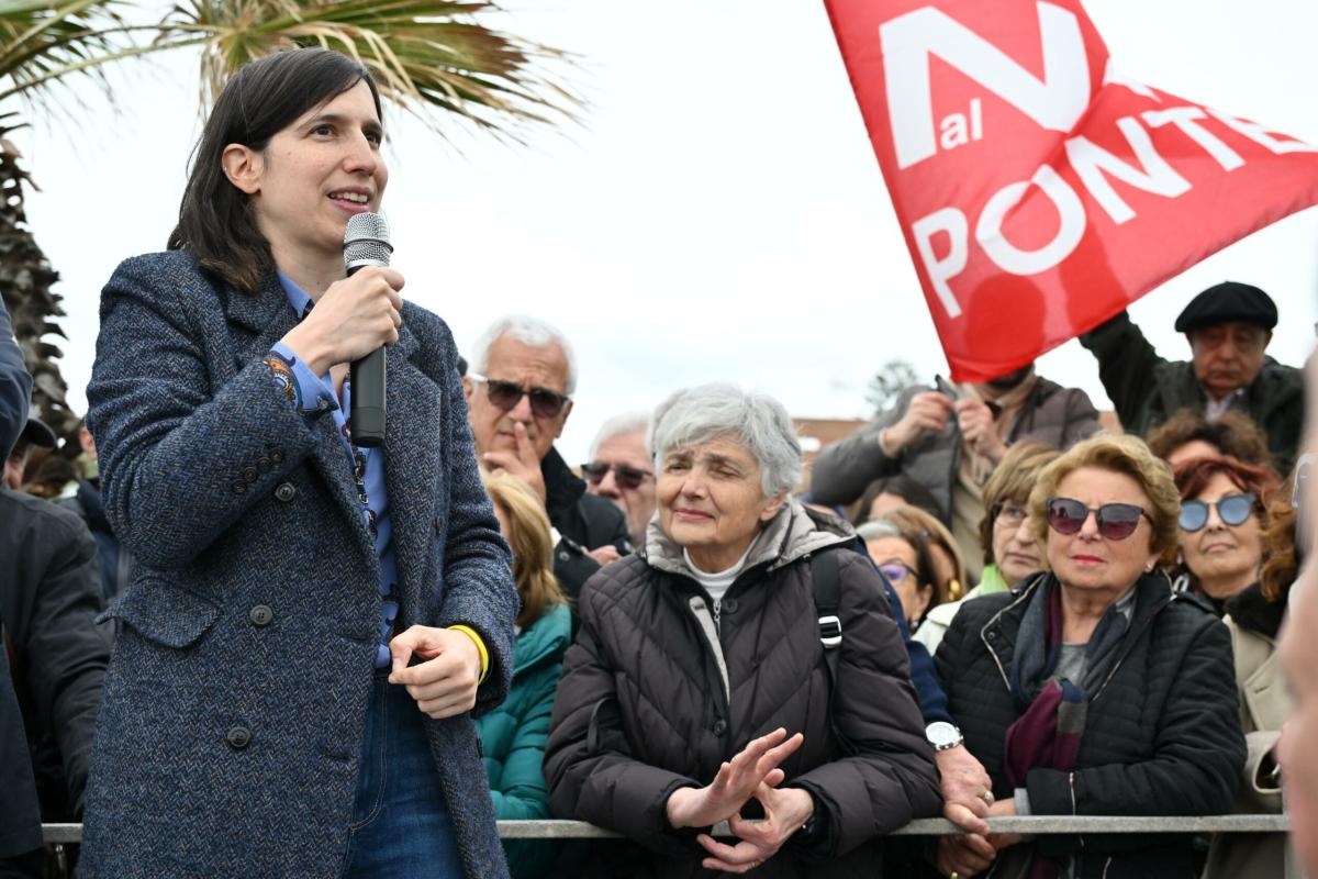 Schlein a Messina per dire “no” al Ponte sullo Stretto: “Fretta elettorale quando in gioco c’è la vita delle persone”| VIDEO