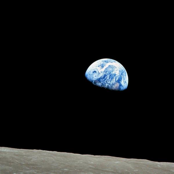 Addio a William Anders: età, carriera, vita privata dell’astronauta dell’Apollo 8. Aveva scattato la foto della “Terra che sorge”