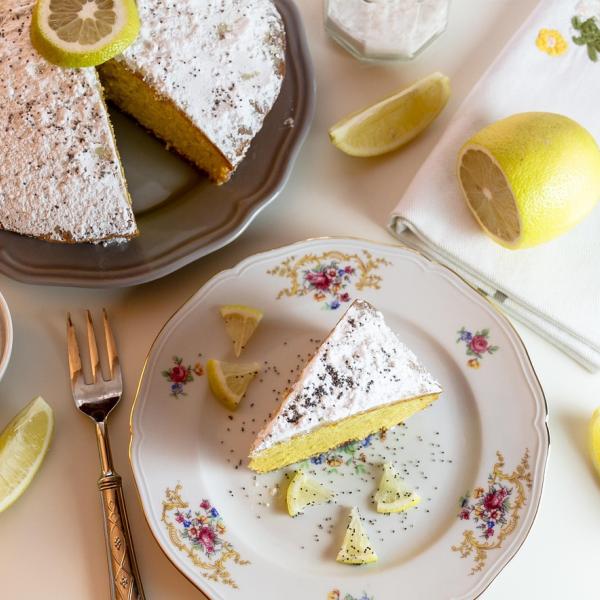 Come fare la torta al limone, cremosa oppure soffice: tutti i segreti