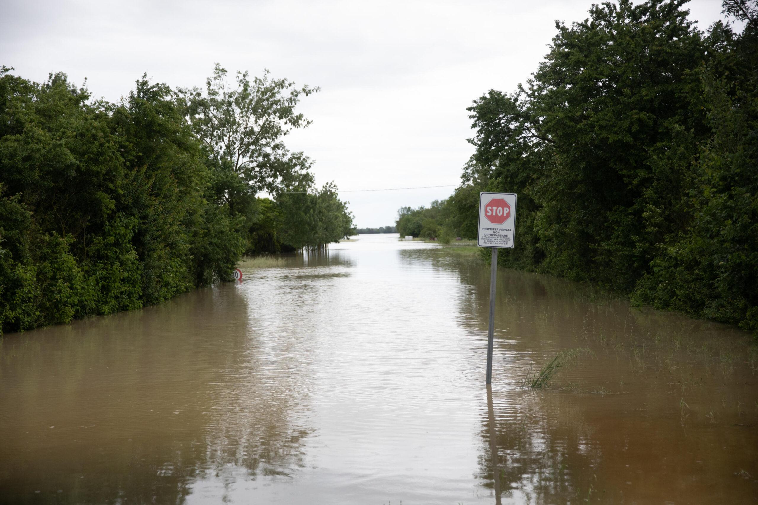 Emergenza Emilia Romagna, tutti gli aggiornamenti sull’alluvione: evacuazioni e allagamenti nel Ravennate