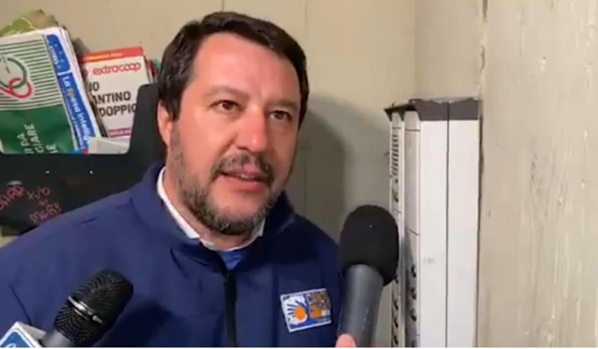 Famiglia citofonata da Salvini a Bologna condannata per spaccio | V…