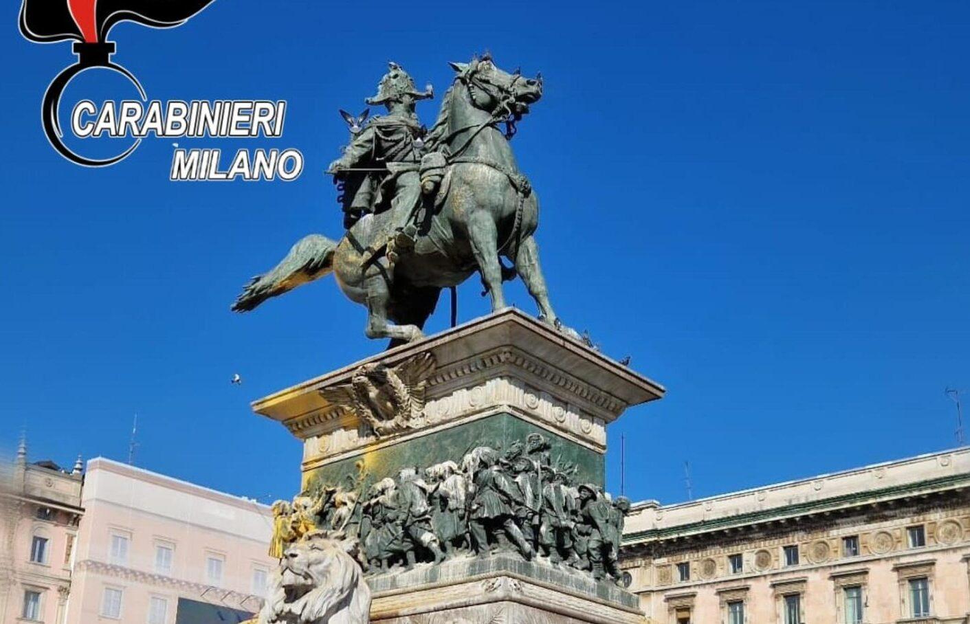 Milano, ripulita la statua di Vittorio Emanuele II imbrattata dagli attivisti: lavori per 30mila euro