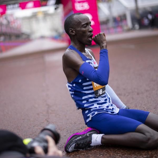 Maratona maschile: Kelvin Kiptum sigla il nuovo record mondiale