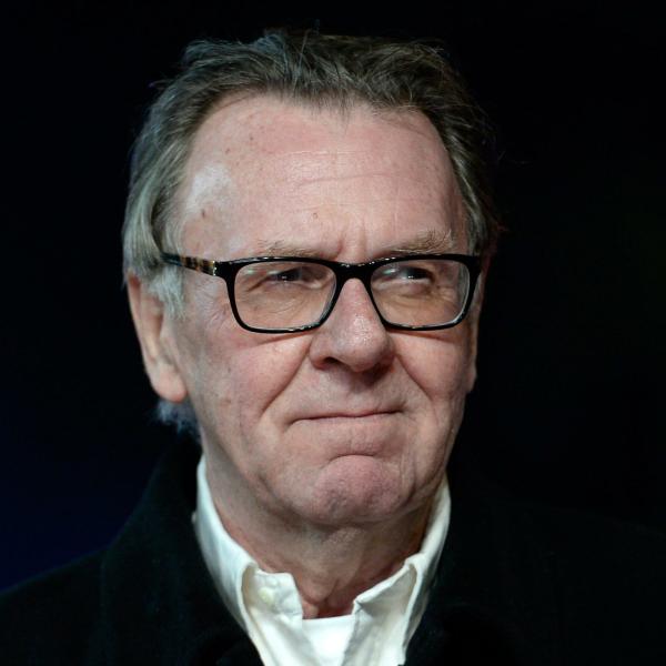 Addio Tom Wilkinson: causa morte, età e filmografia dell’attore di Full Monty e Batman begins