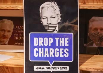 Julian Assange a processo, il fondatore di WikiLeaks rischia 175 anni di prigione: ecco perchè