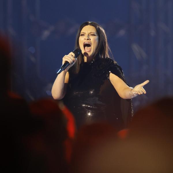 Laura Pausini aggiunge una data al tour 2024 in occasione del suo compleanno: l’annuncio sui social