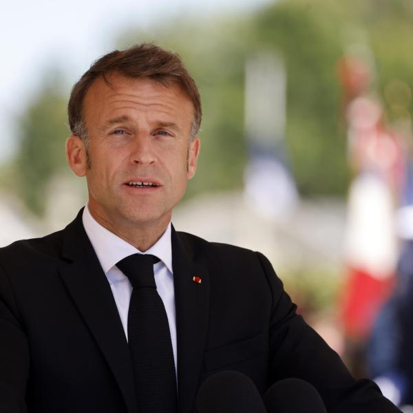 Elezioni anticipate in Francia 2024, Macron allontana le voci di dimissioni: “La decisione che ho preso inaugura una nuova era”