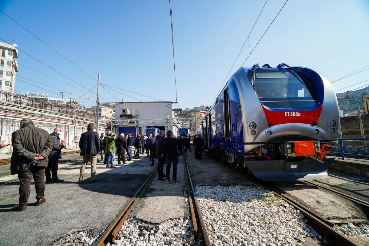 Quali sono i treni cancellati e perché le corse di metro, Cumana e Circumflegrea sono state sospese dall’Eav? Gli effetti del terremoto ai Campi Flegrei