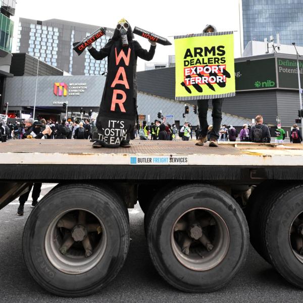 Australia, proteste contro la guerra fuori dall’expo armi a Melbourne: 39 arresti | VIDEO