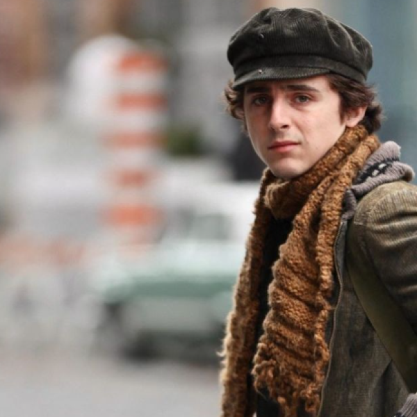 Timothée Chalamet è Bob Dylan nel biopic “A Complete Unknown”: le anticipazioni dal set | FOTO