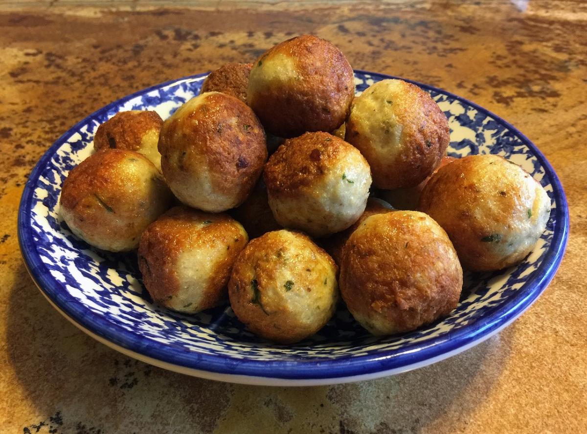 Non si butta via niente: le polpette con il pollo avanzato