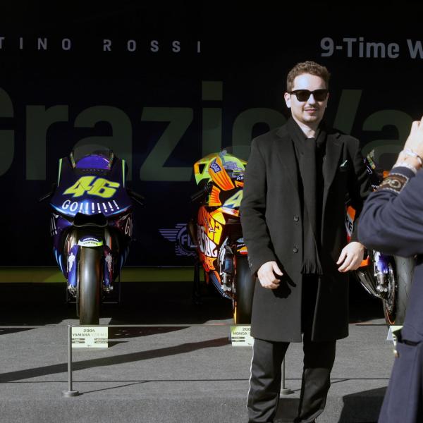 MotoGP, Lorenzo sul passaggio di Marquez in Ducati: “Può vincere nel 2024”