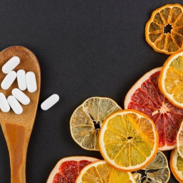 Gli integratori di vitamina C funzionano davvero contro il raffreddore? Ecco i dettagli e il dosaggio