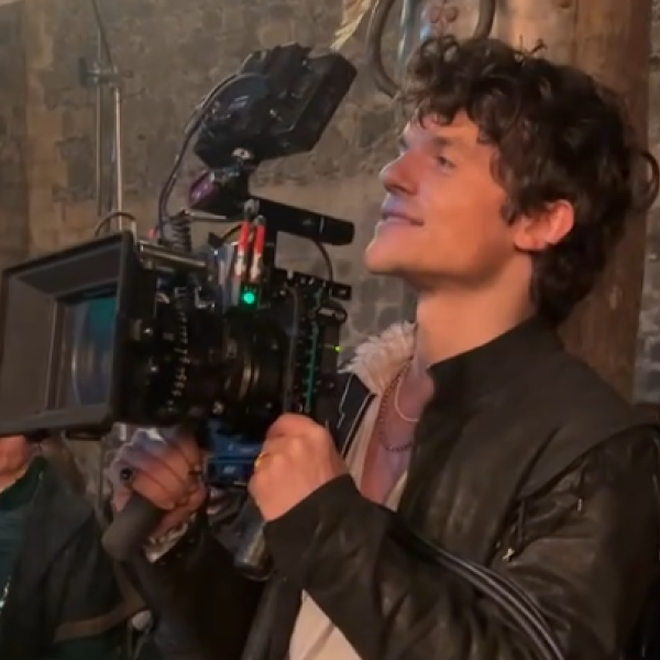 Edward Bluemel è il Lord che tutte vorremmo: amori e passioni dell’affascinante attore di “My Lady Jane”