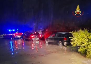 Maltempo a Roma: esonda il Tevere e quattro auto restano bloccate