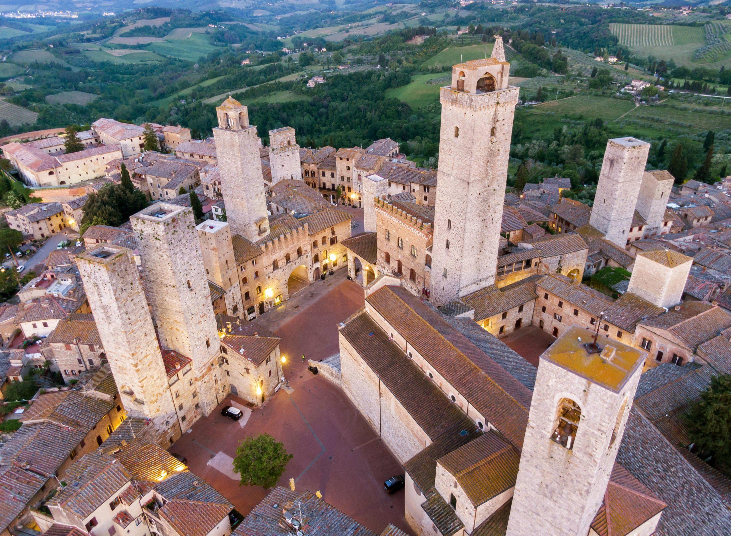 A San Gimignano, luci natalizie con i pannelli solari