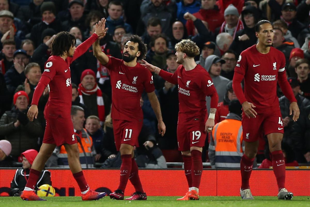 Tifoso del Liverpool fa invasione di campo e colpisce Robertson, si…