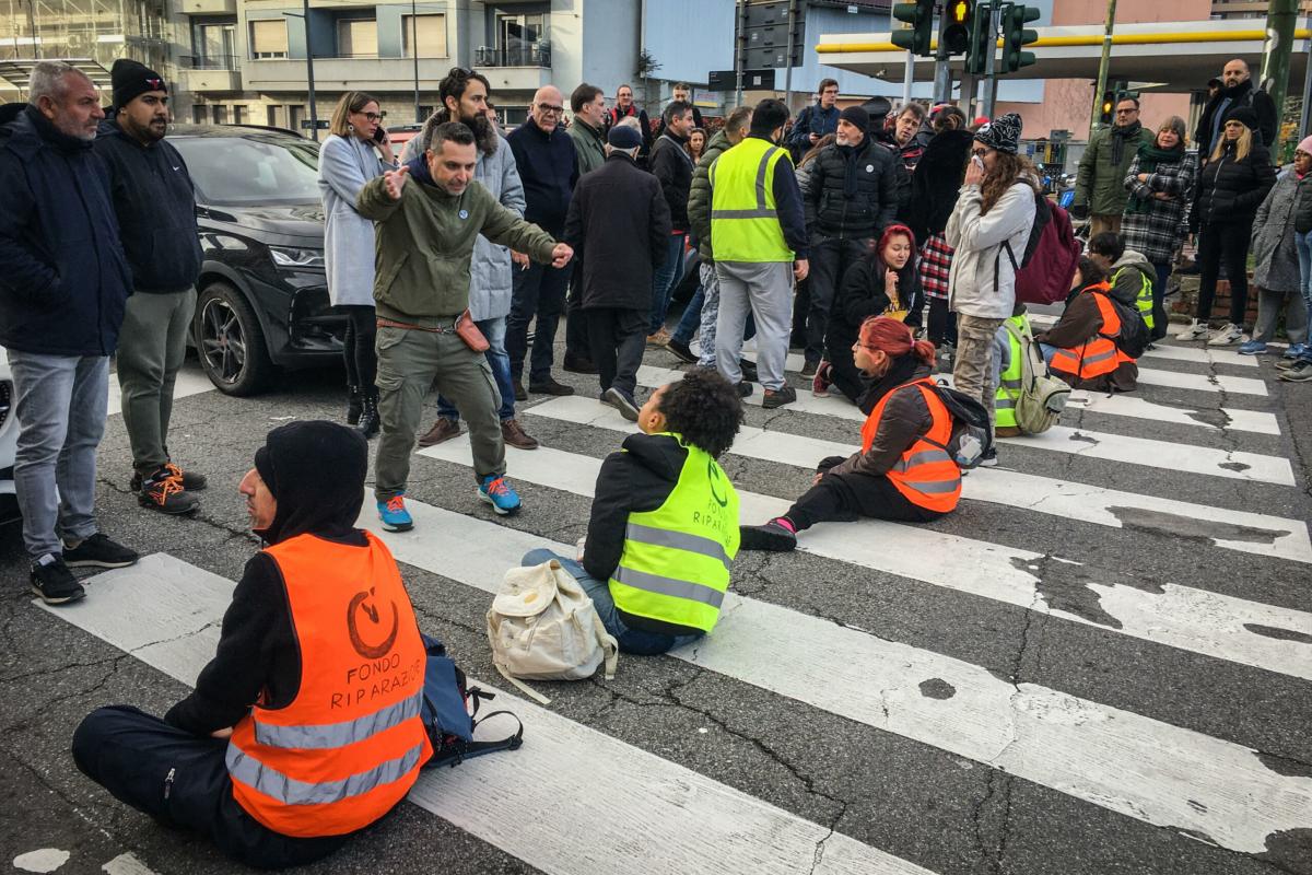 Roma, blitz degli attivisti di Ultima Generazione a Torrimpietra: b…