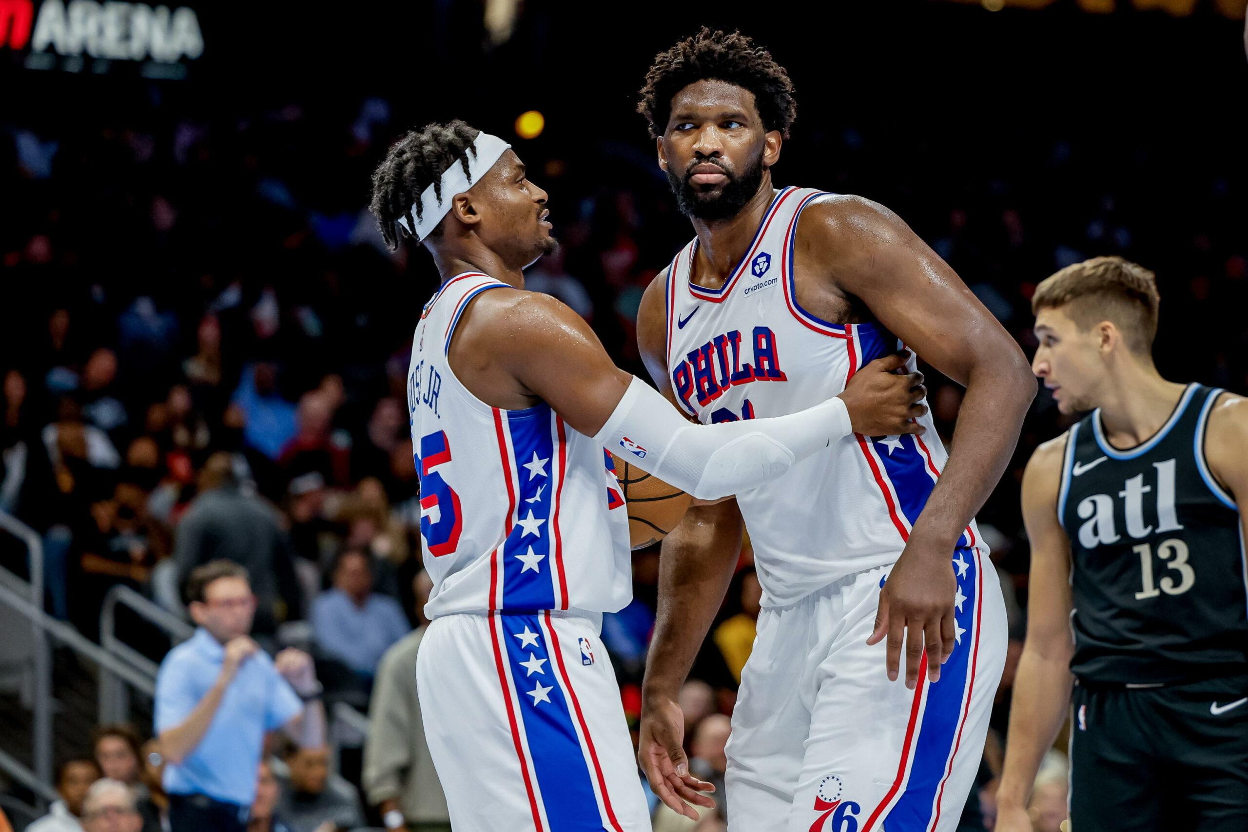 NBA, Embiid potrebbe operarsi al menisco. Utah manda 7 giocatori in doppia cifra