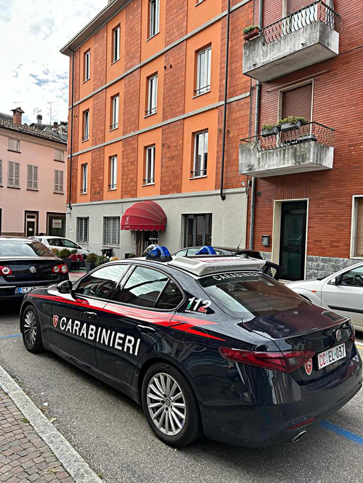 Varese, insegnante elementare sorpreso a molestare una bambina di 9 anni nel parcheggio di un supermercato, arrestato