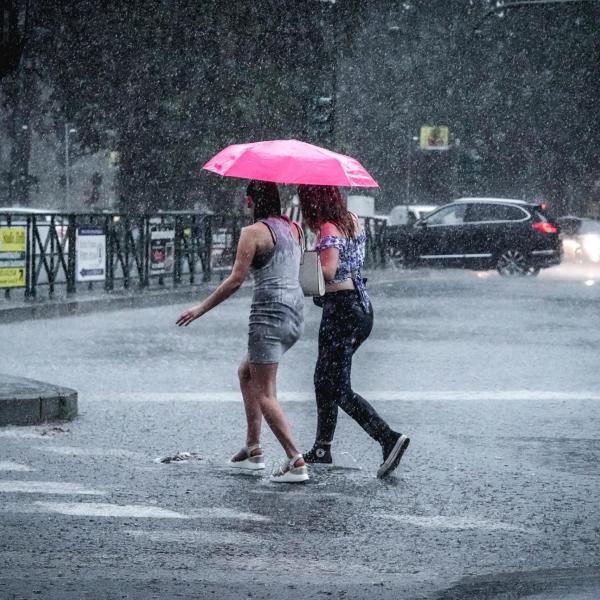 Maltempo in Italia, dal Nord si sposta al Centro-sud. Il Piemonte chiede lo stato di emergenza, conta dei danni in Valle D’Aosta