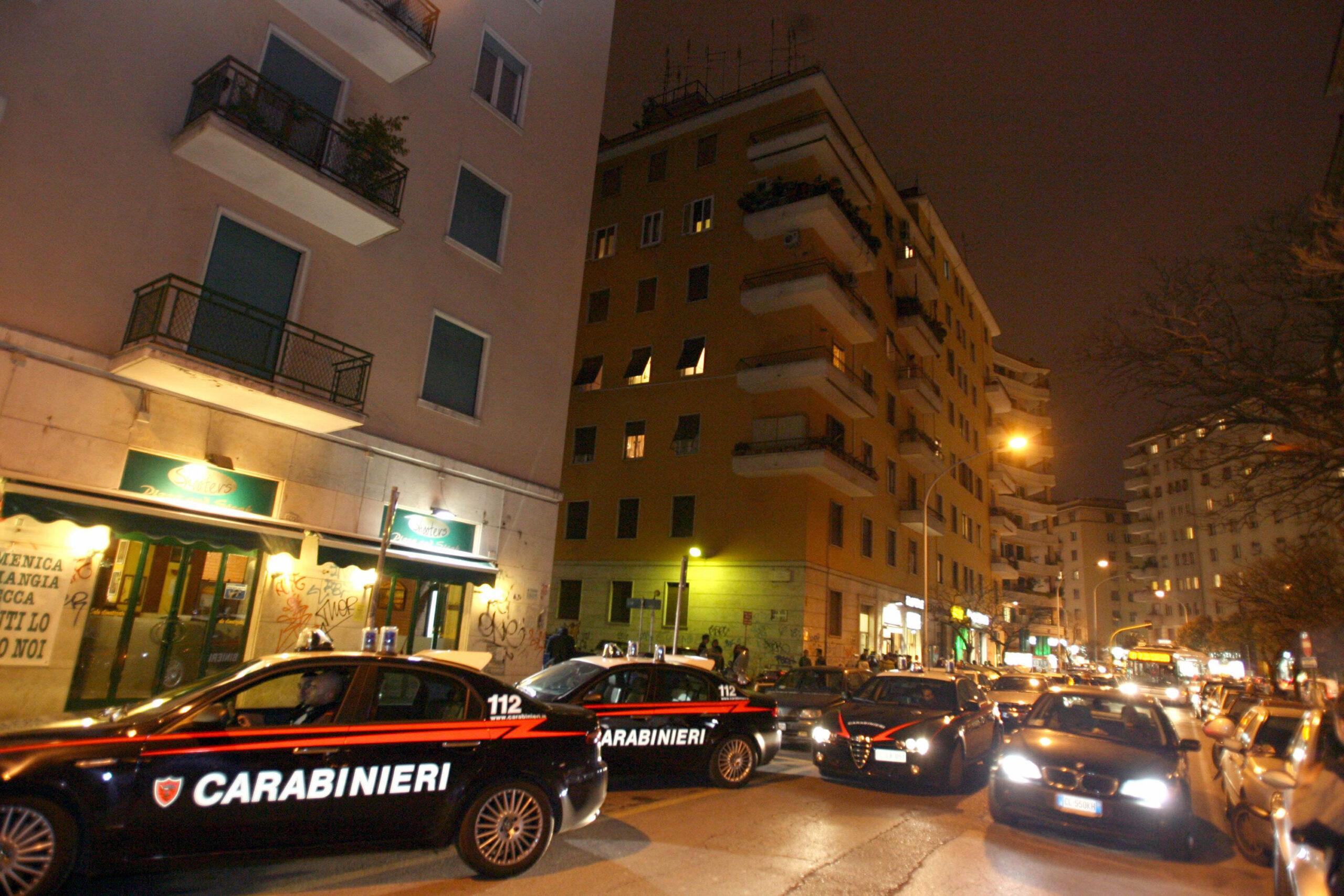 Roma, macabro omicidio a Colle Oppio, uomo colpito alla gola muore in strada vicino al Colosseo