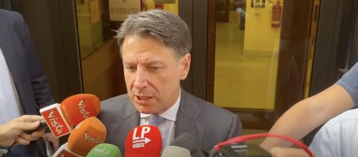 Conte: “Il nostro Governo guerrafondaio, la priorità di Giorgia Meloni è l’invio delle armi in Ucraina e non aiutare gli italiani” | VIDEO