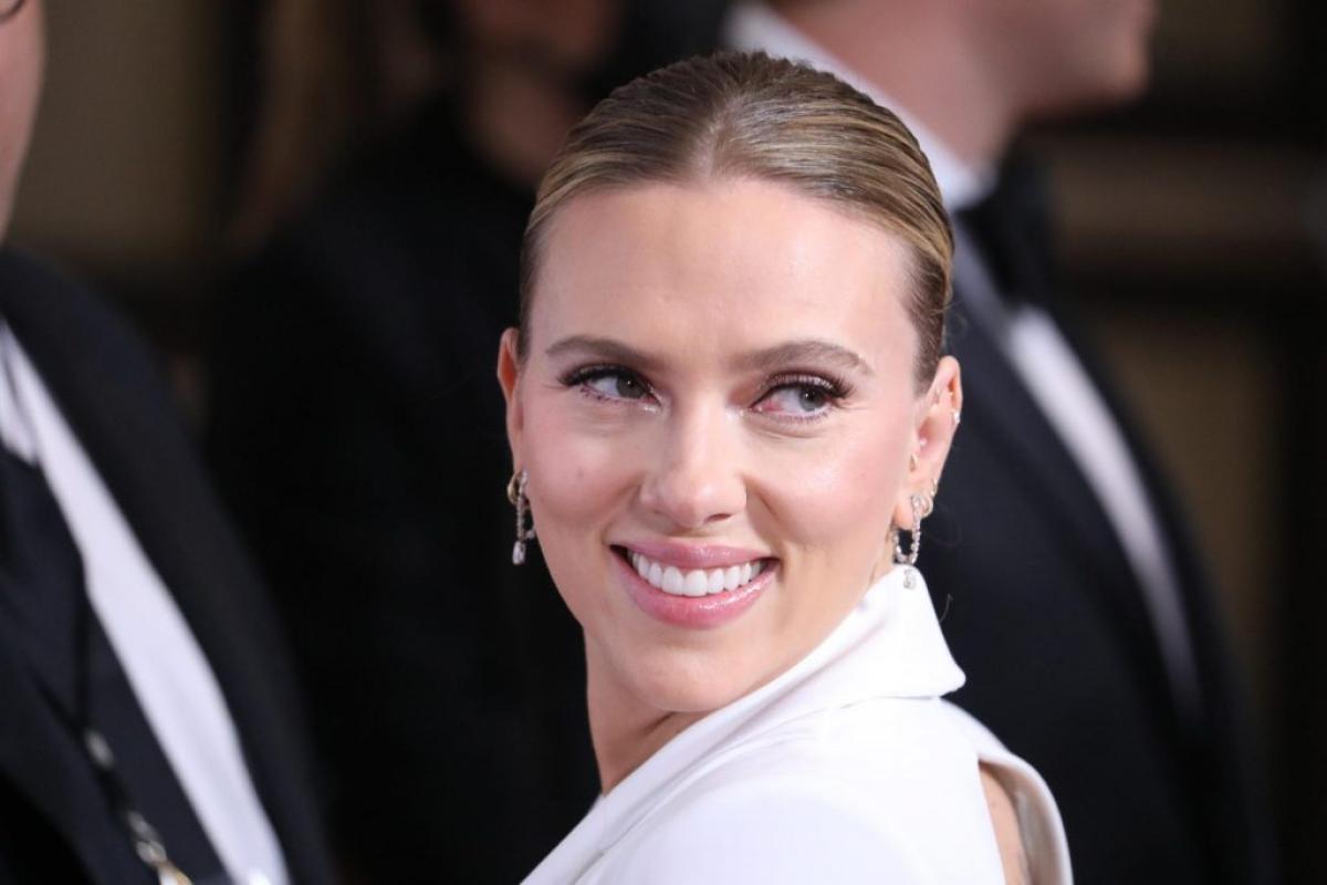 Scarlett Johansson nella prima immagine di My Mother’s Wedding