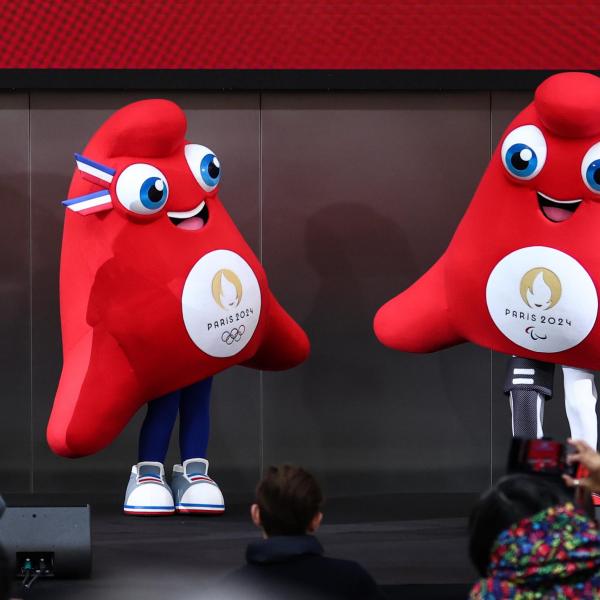 Mascotte Olimpiadi Parigi 2024 polemica e meme per forma a “clitoride”