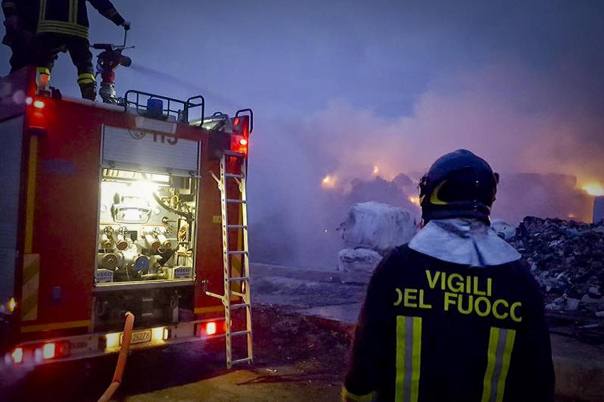 Salerno, incendio ad Amalfi: in fiamme i boschi vicino al centro