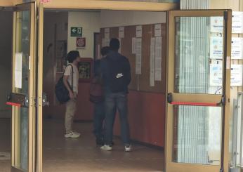 Napoli, studente caduto dalla finestra della scuola a Torre del Greco: si ipotizza il suicidio