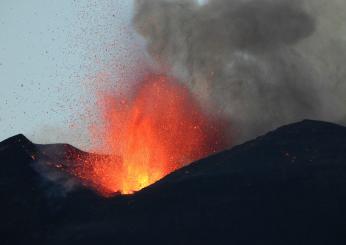 Etna, la Protezione Civile: “Alto rischio eruzioni”. Attivato il preallarme