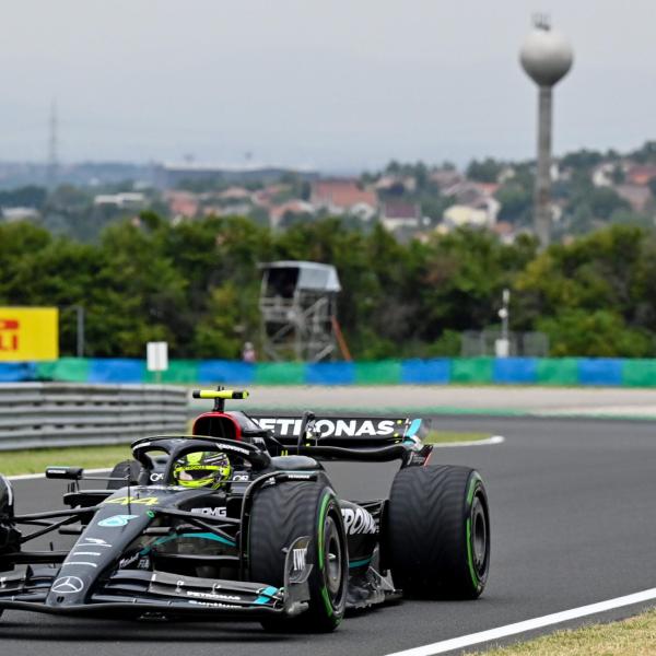 Formula 1, strepitosa pole position per Lewis Hamilton nel GP d’Ungheria