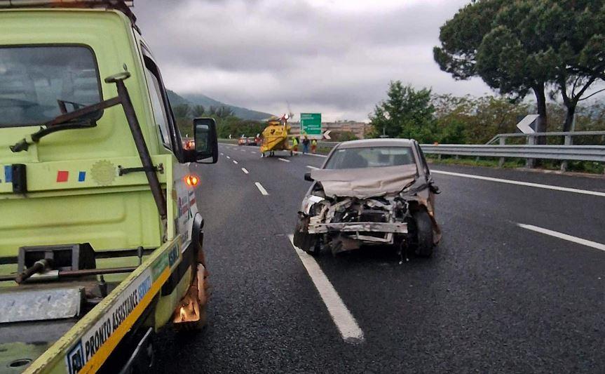 Incidente sull’A30, si aggrava il bilancio delle vittime: morto anche bimbo di 8 anni