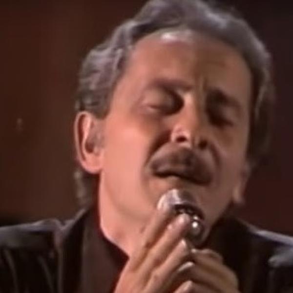 Domenico Modugno: altezza, titolo di studio, partito politico e soprannome del cantautore