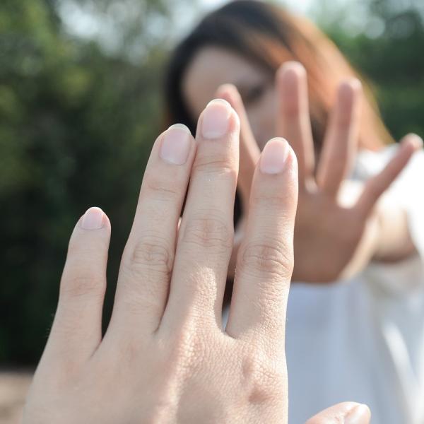 Coppie LAT, amore a distanza: un modello di relazione in crescita che conquista l’Italia e apre a nuove prospettive