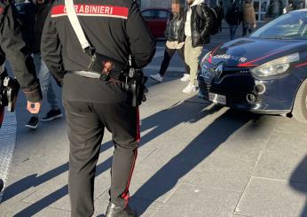 Lucca, uccide la moglie a coltellate per strada a Fornaci di Barga: si consegna ai carabinieri