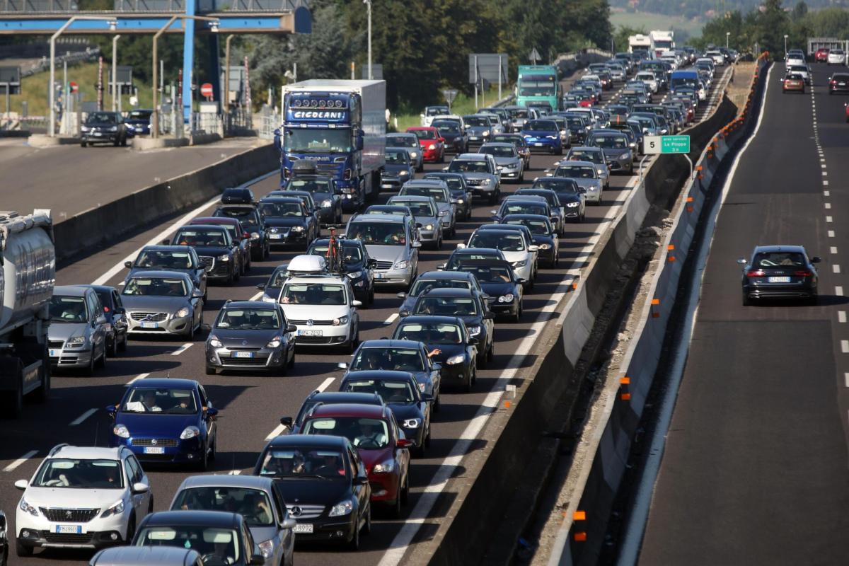 Incidente A14, auto in fiamme e lunghe code: cos’è successo