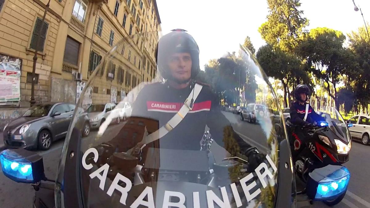 Roma, fuggono all’alt e oppongono resistenza ai carabinieri: due arresti a Primavalle