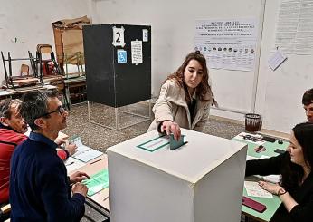 Elezioni in Abruzzo, le si rompono le acque mentre è in fila per votare: panico al seggio di Sulmona